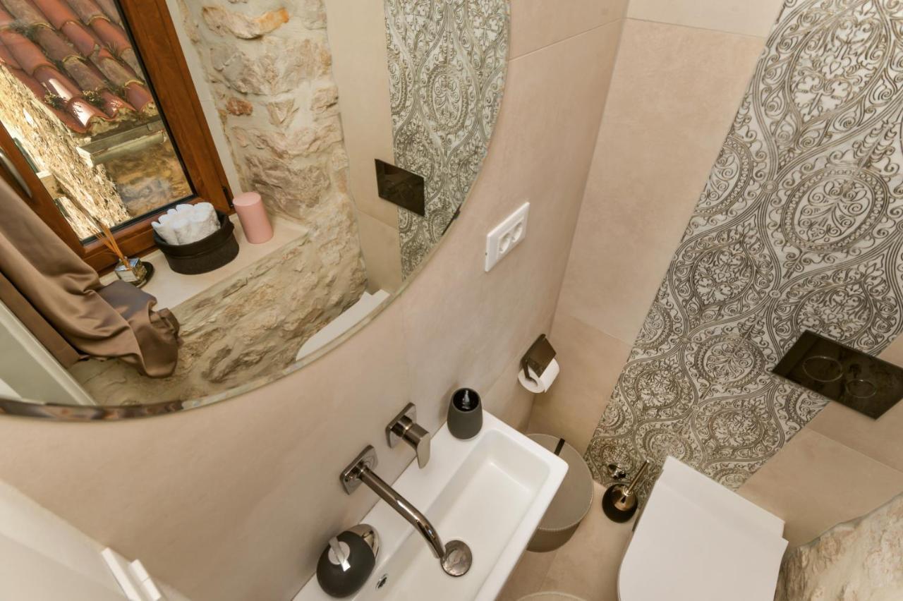 Eminence Apartment *