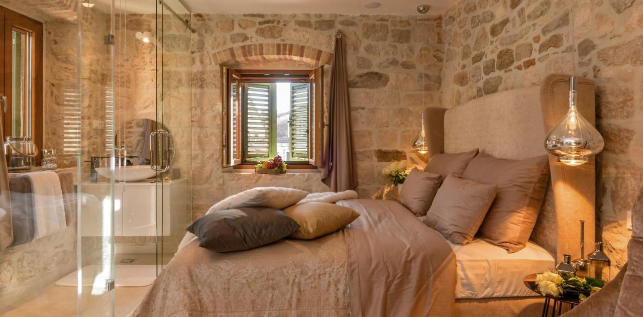Eminence Apartment *