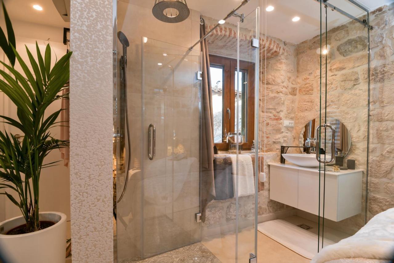 Luxury Studio Eminence In The Old Center Of On Pjaca Square Apartmán *